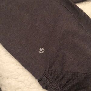 Lululemon textured capri legging small med gray